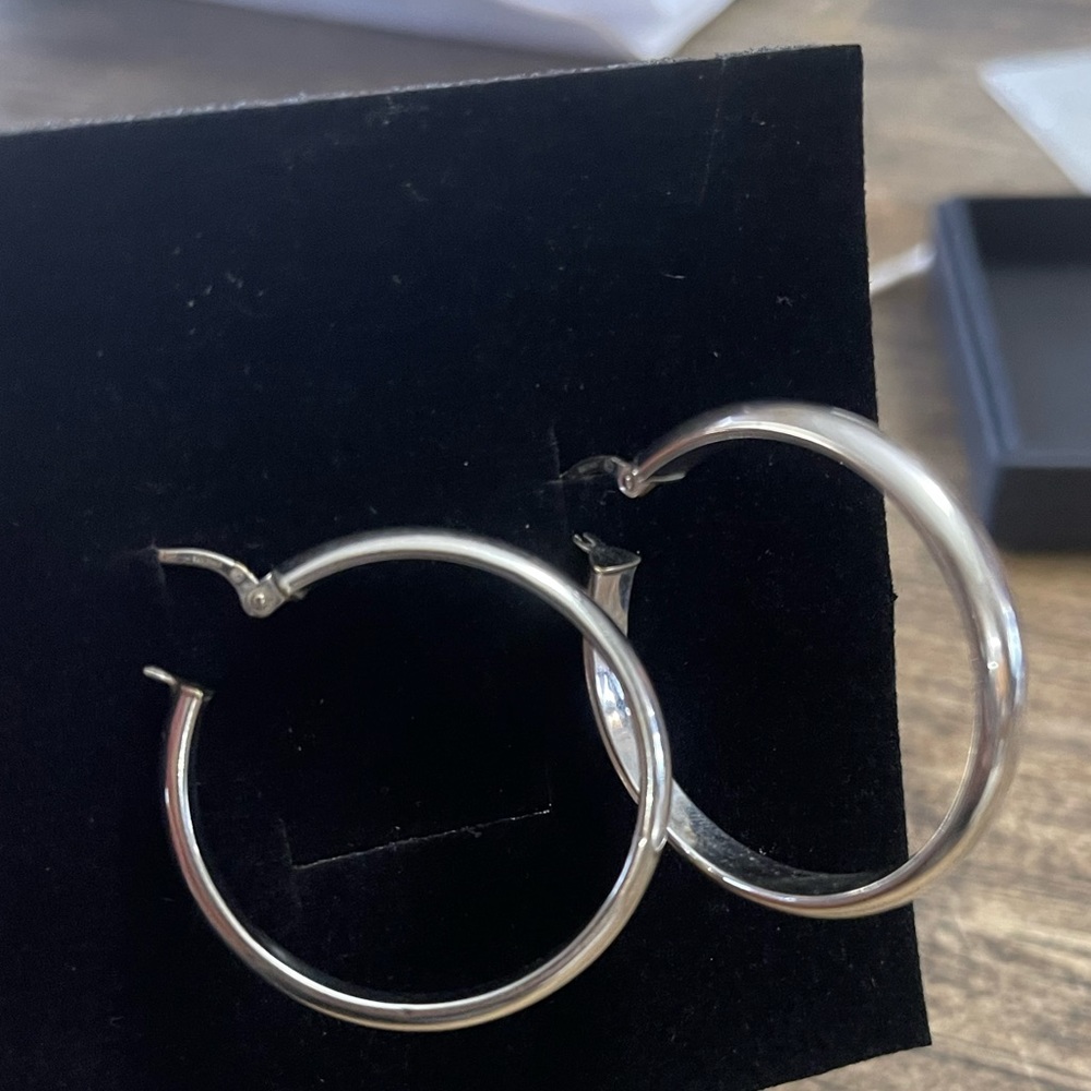 14kt white gold hoop earrings